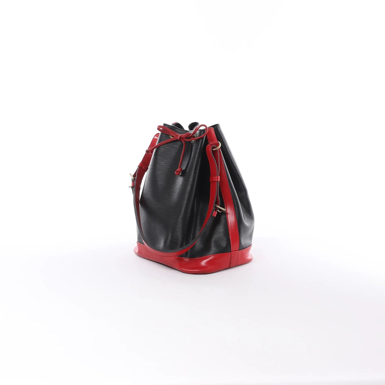Louis Vuitton Noe Epi Leather Shoulder Bag in Black x Castilian Red M44017 Divers