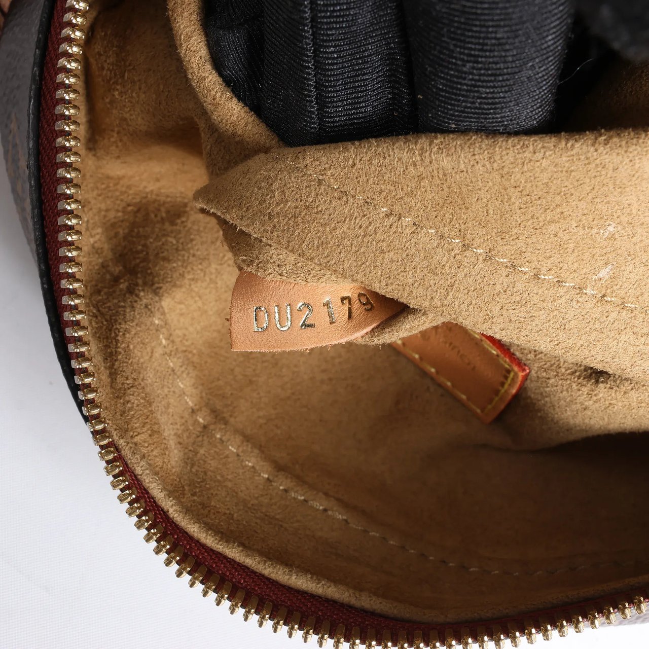 Louis Vuitton Boite Chapeau Souple MM Monogram Leather Crossbody Bag in Brown M52294 Bruin