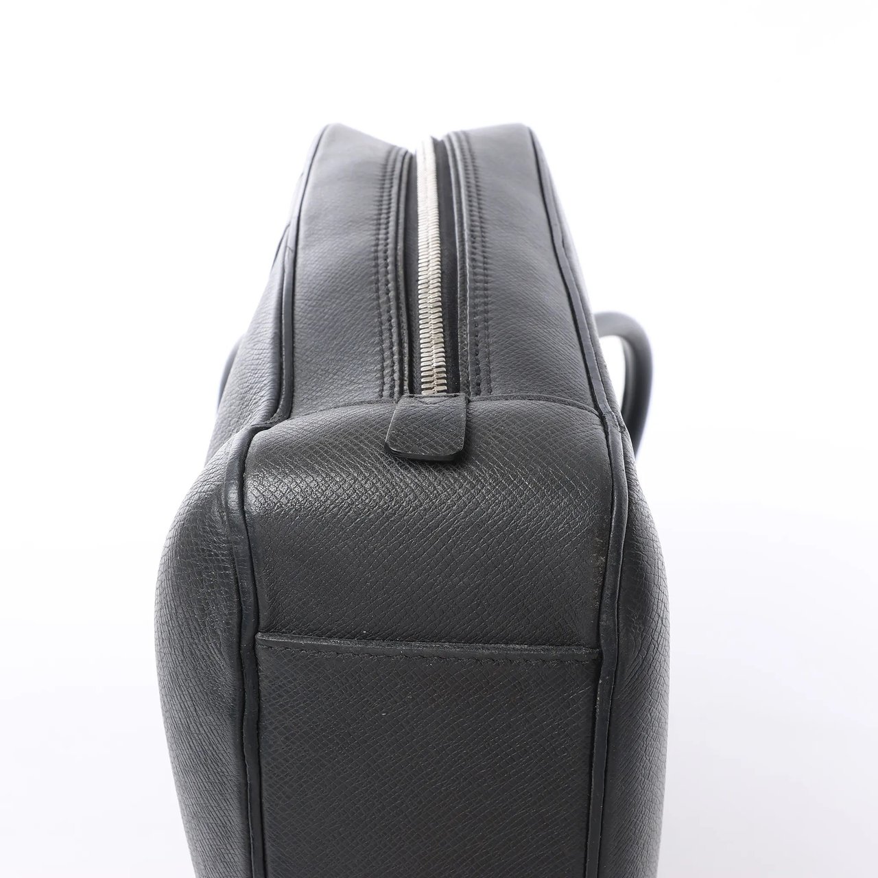 Louis Vuitton Neoigor Taiga Leather Handbag in Black M32782 Zwart