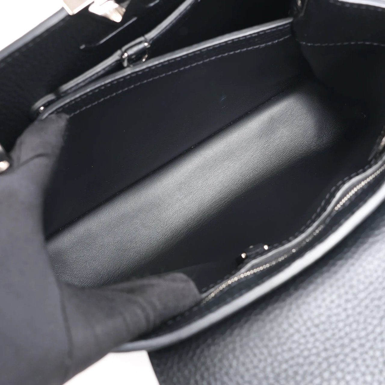 Louis Vuitton x Taurillon Capucines MM 2Way Handbag in Black M21663 Zwart