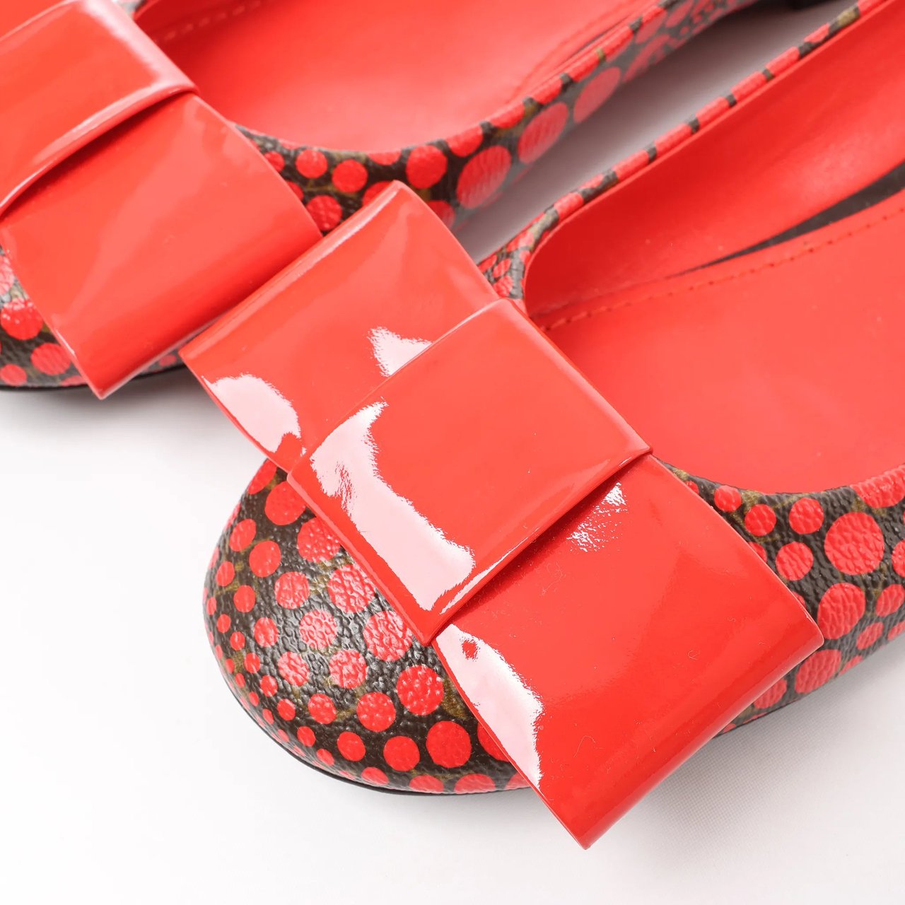 Louis Vuitton Louis Vuitton x Yayoi Kusama Bow 12 years Leather Polka Dot Ballet Flats in Red x Black, Size 38.5 EU Rood