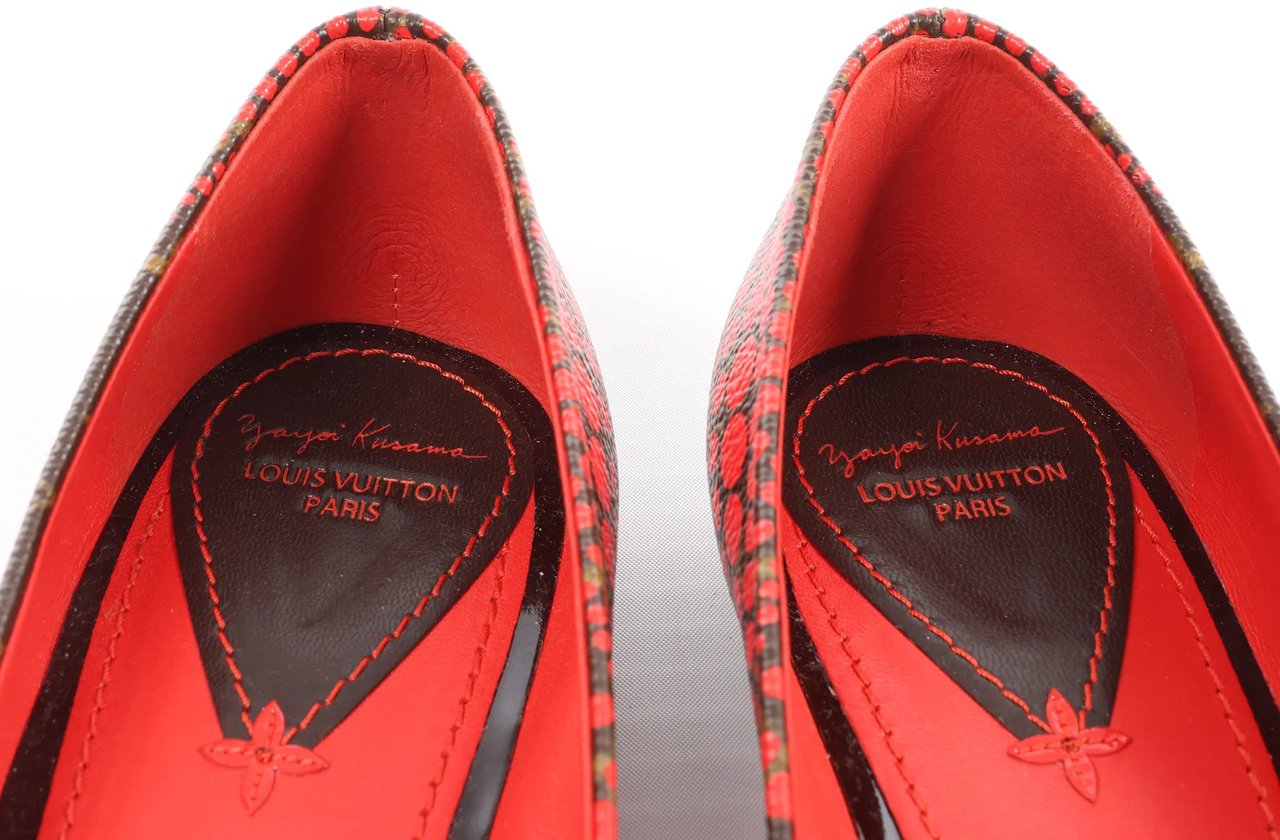 Louis Vuitton Louis Vuitton x Yayoi Kusama Bow 12 years Leather Polka Dot Ballet Flats in Red x Black, Size 38.5 EU Rood