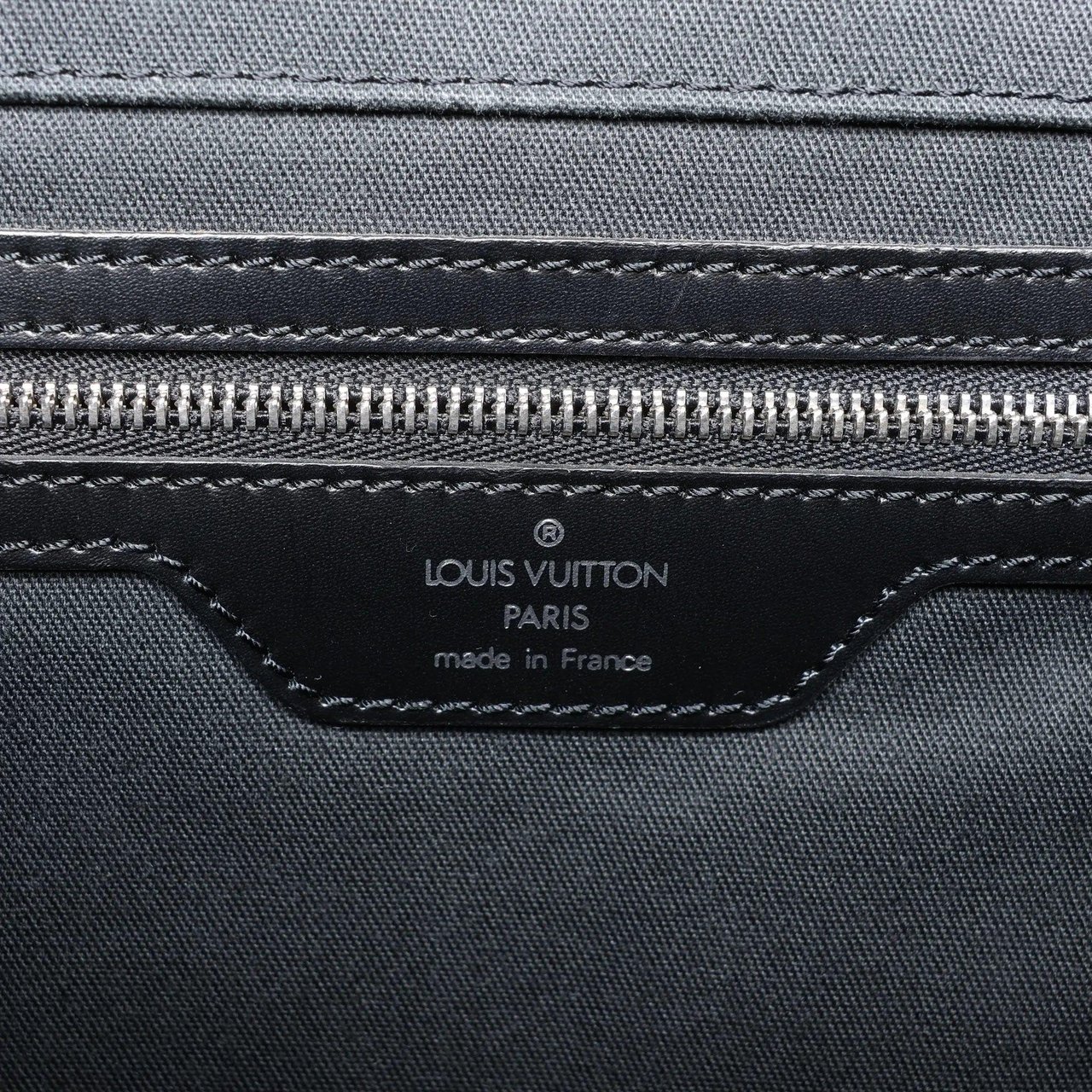 Louis Vuitton Cassiar Taiga Leather Backpack in Black M30172 Zwart