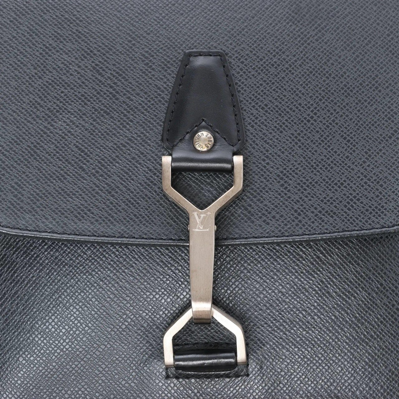 Louis Vuitton Cassiar Taiga Leather Backpack in Black M30172 Zwart