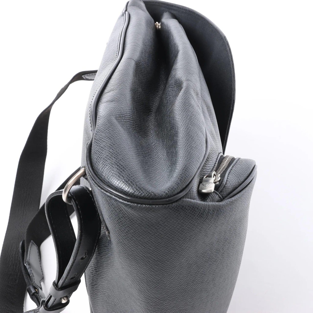 Louis Vuitton Cassiar Taiga Leather Backpack in Black M30172 Zwart