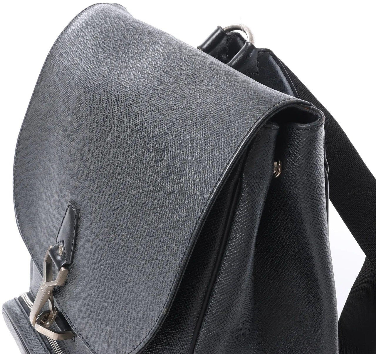 Louis Vuitton Cassiar Taiga Leather Backpack in Black M30172 Zwart