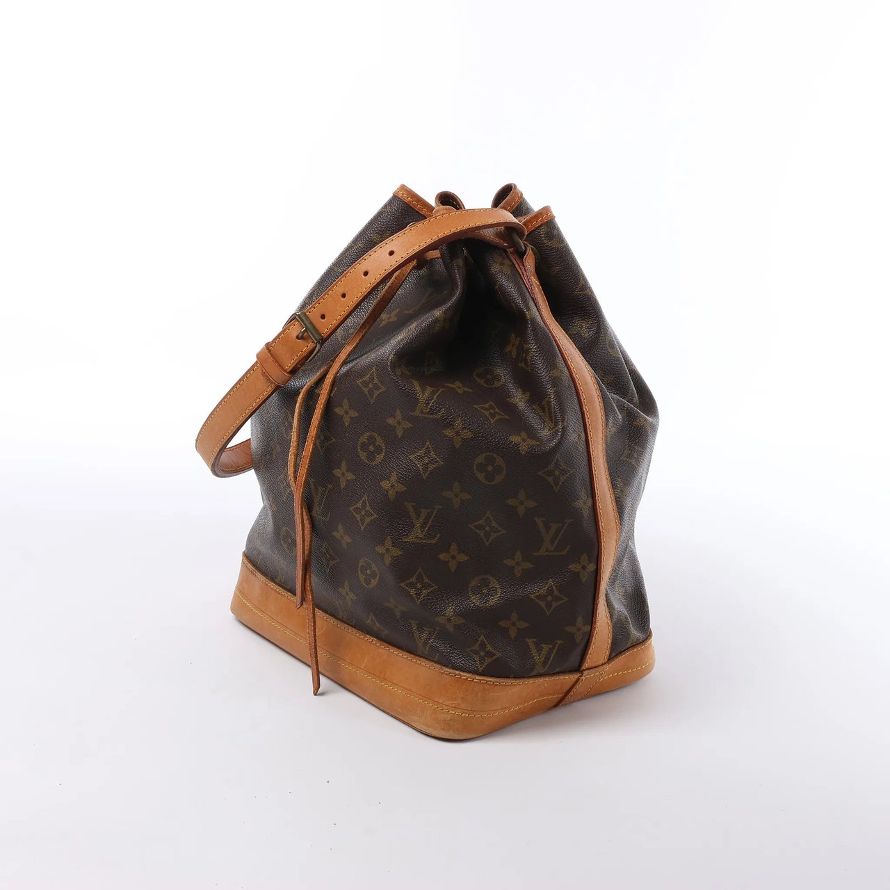 Louis Vuitton Louis Vuitton Noe Monogram Canvas Shoulder Bag in Brown M40818 Bruin