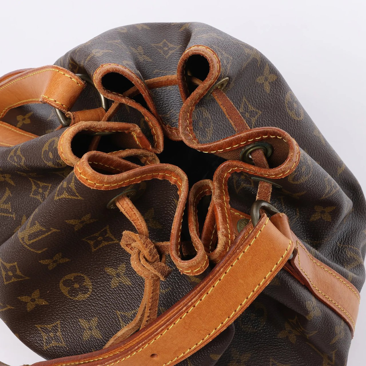 Louis Vuitton Louis Vuitton Noe Monogram Canvas Shoulder Bag in Brown M40818 Bruin