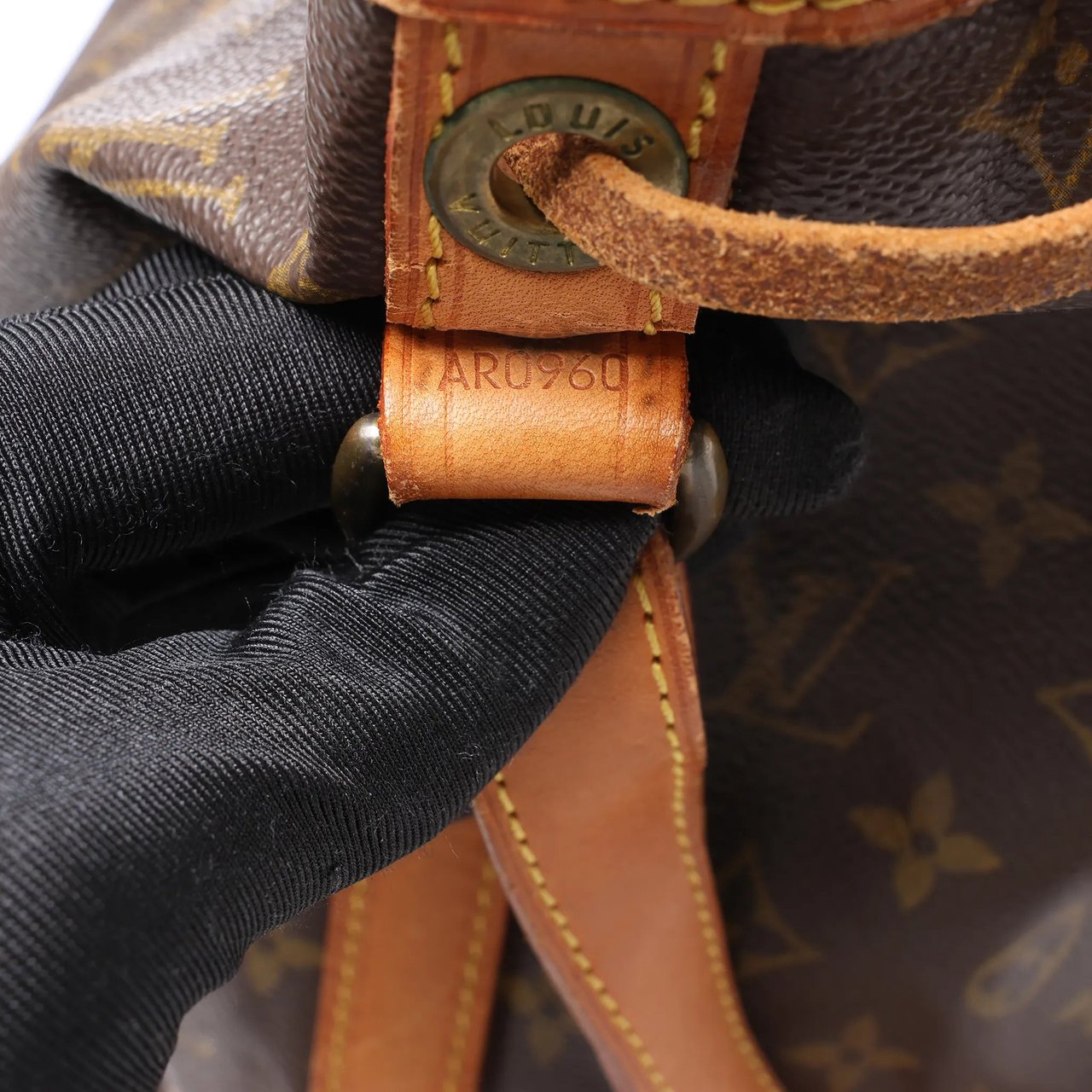 Louis Vuitton Louis Vuitton Noe Monogram Canvas Shoulder Bag in Brown M40818 Bruin