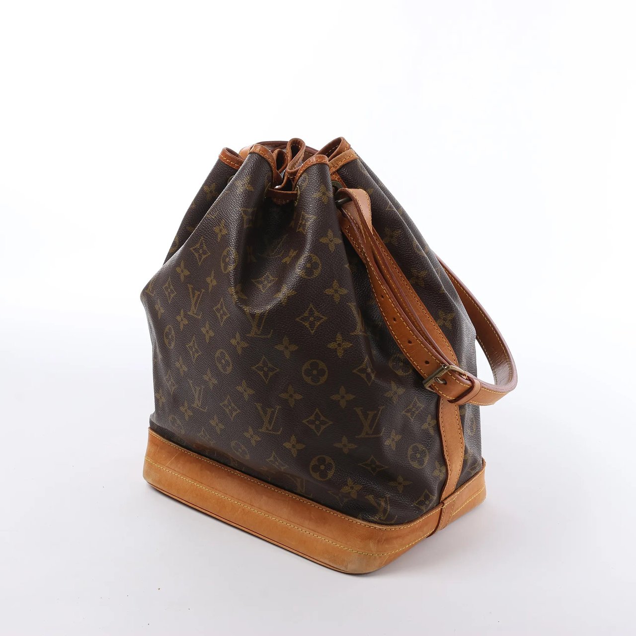 Louis Vuitton Louis Vuitton Noe Monogram Canvas Shoulder Bag in Brown M40818 Bruin