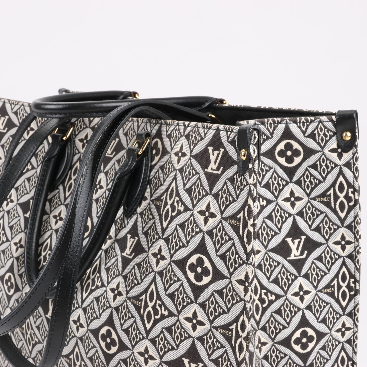Louis Vuitton Louis Vuitton Since 1854 OnTheGo GM Handbag in Black x White M57207 Divers