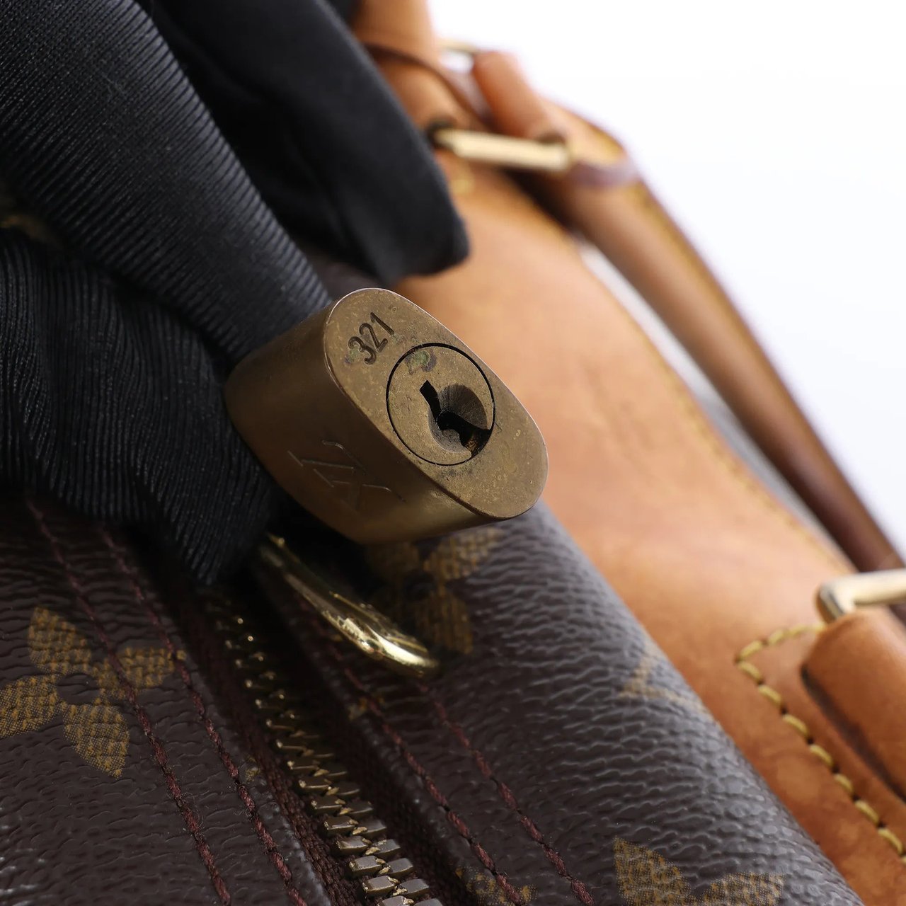 Louis Vuitton Deauville Monogram Canvas Handbag in Brown M47270 Bruin