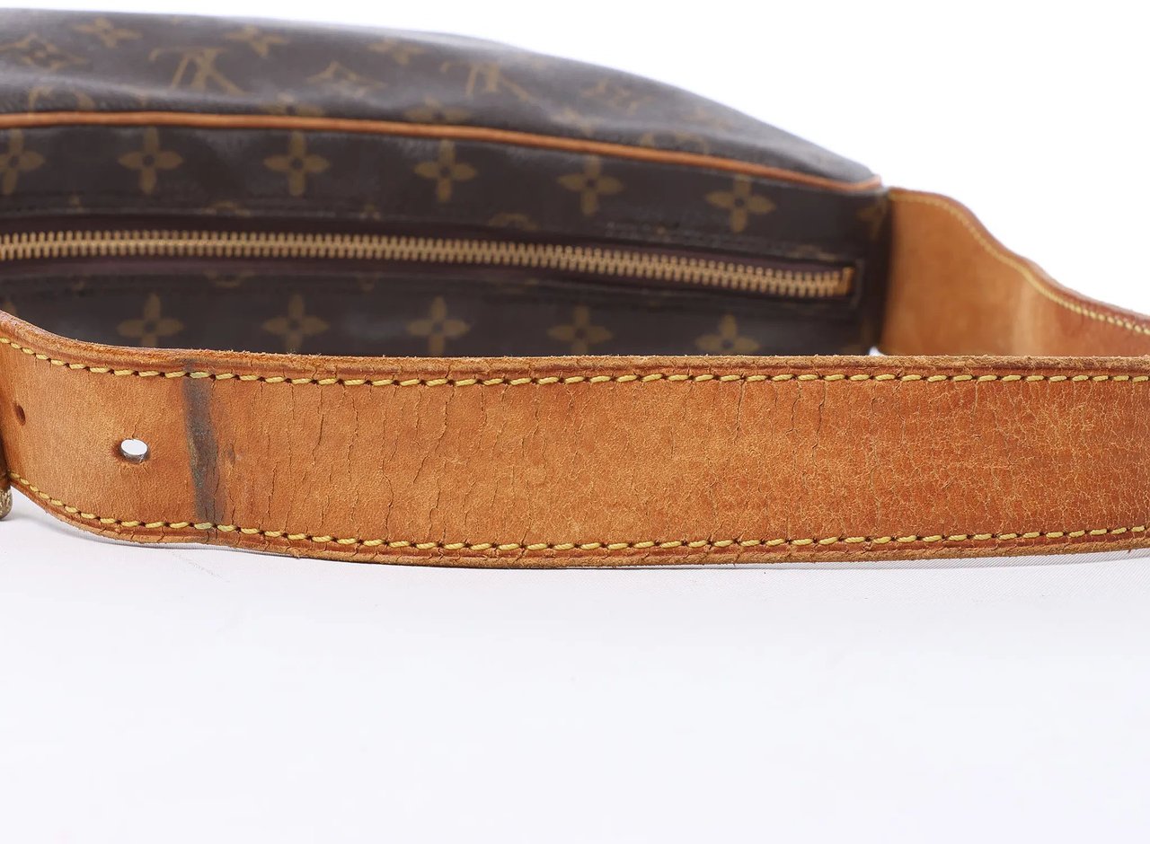 Louis Vuitton Croissant MM Monogram Shoulder Bag in Brown M51512 Bruin