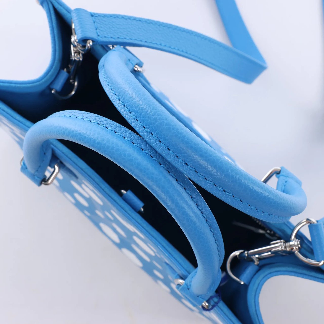 Louis Vuitton x Yayoi Kusama On the Go PM Empreinte Leather in Blue M46424 Blauw