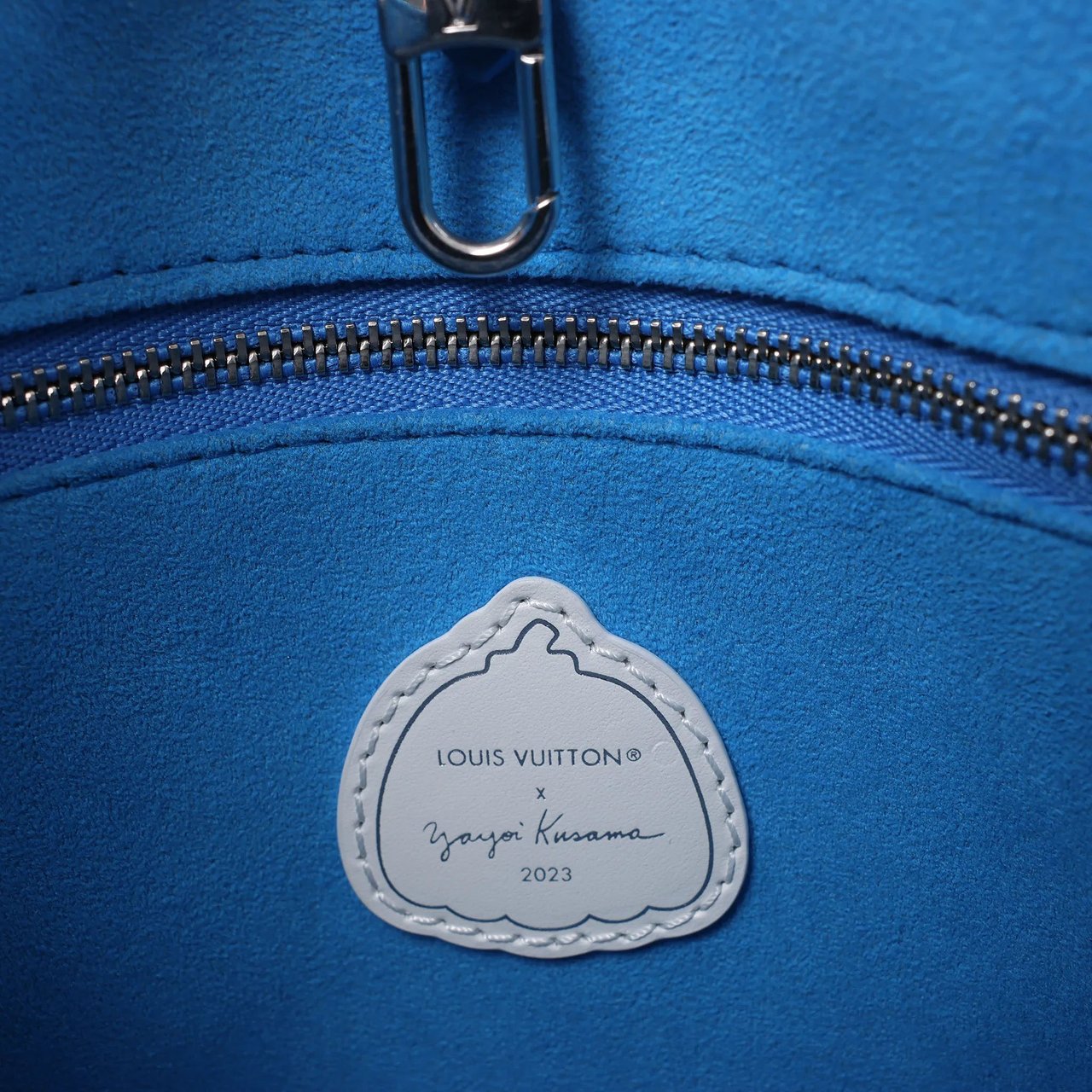 Louis Vuitton x Yayoi Kusama On the Go PM Empreinte Leather in Blue M46424 Blauw