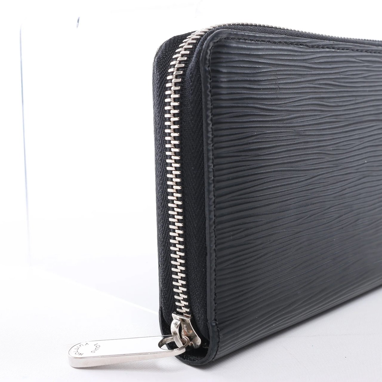 Louis Vuitton Zippy Epi Electric Wallet in Black M6007N Zwart