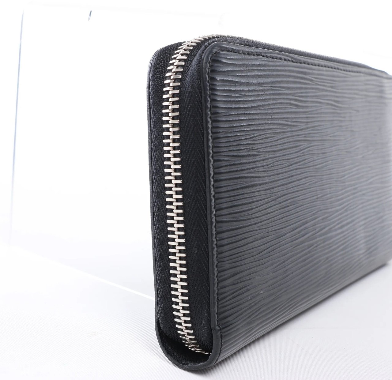 Louis Vuitton Zippy Epi Electric Wallet in Black M6007N Zwart