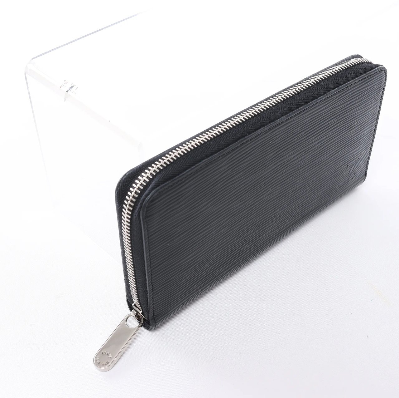 Louis Vuitton Zippy Epi Electric Wallet in Black M6007N Zwart