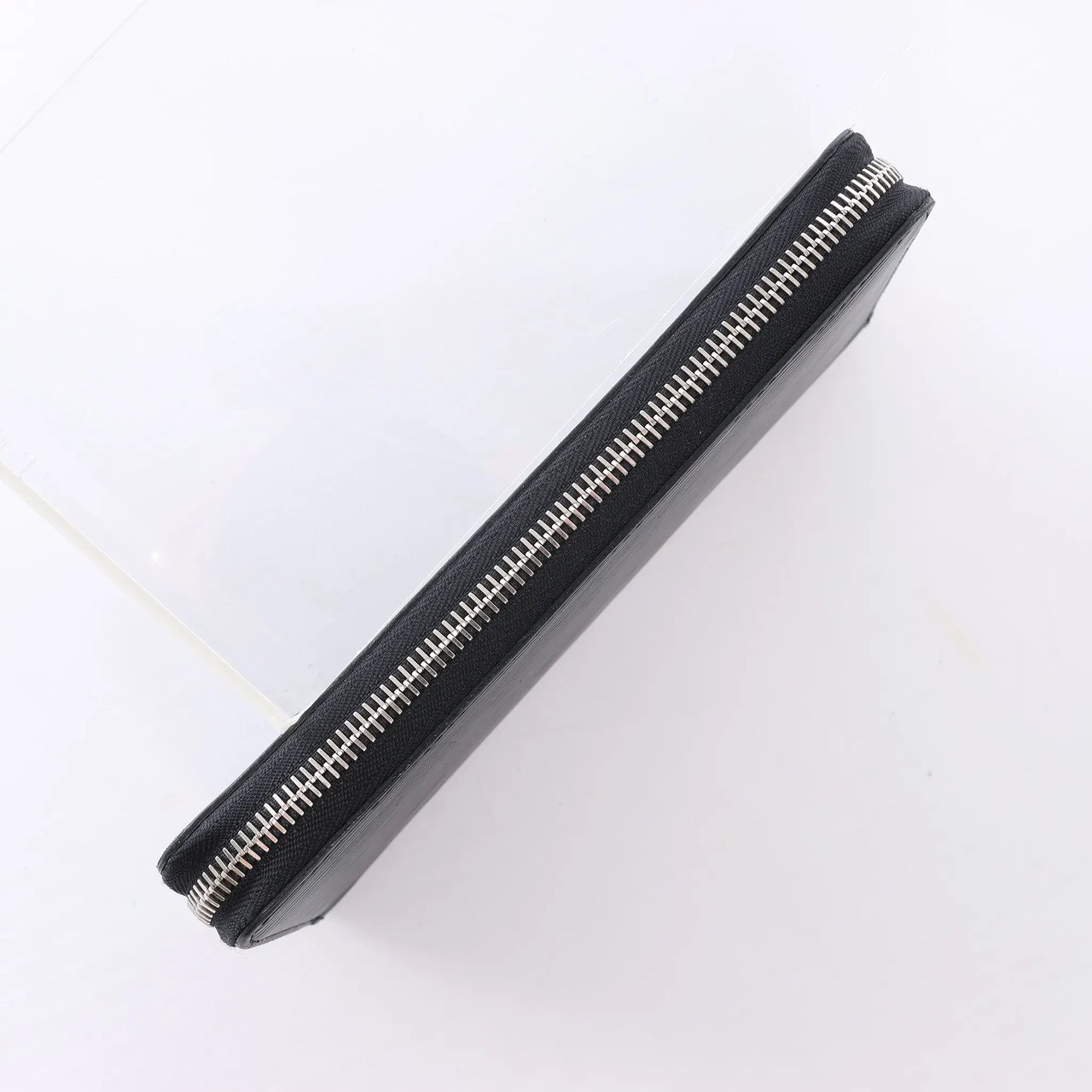 Louis Vuitton Zippy Epi Electric Wallet in Black M6007N Zwart