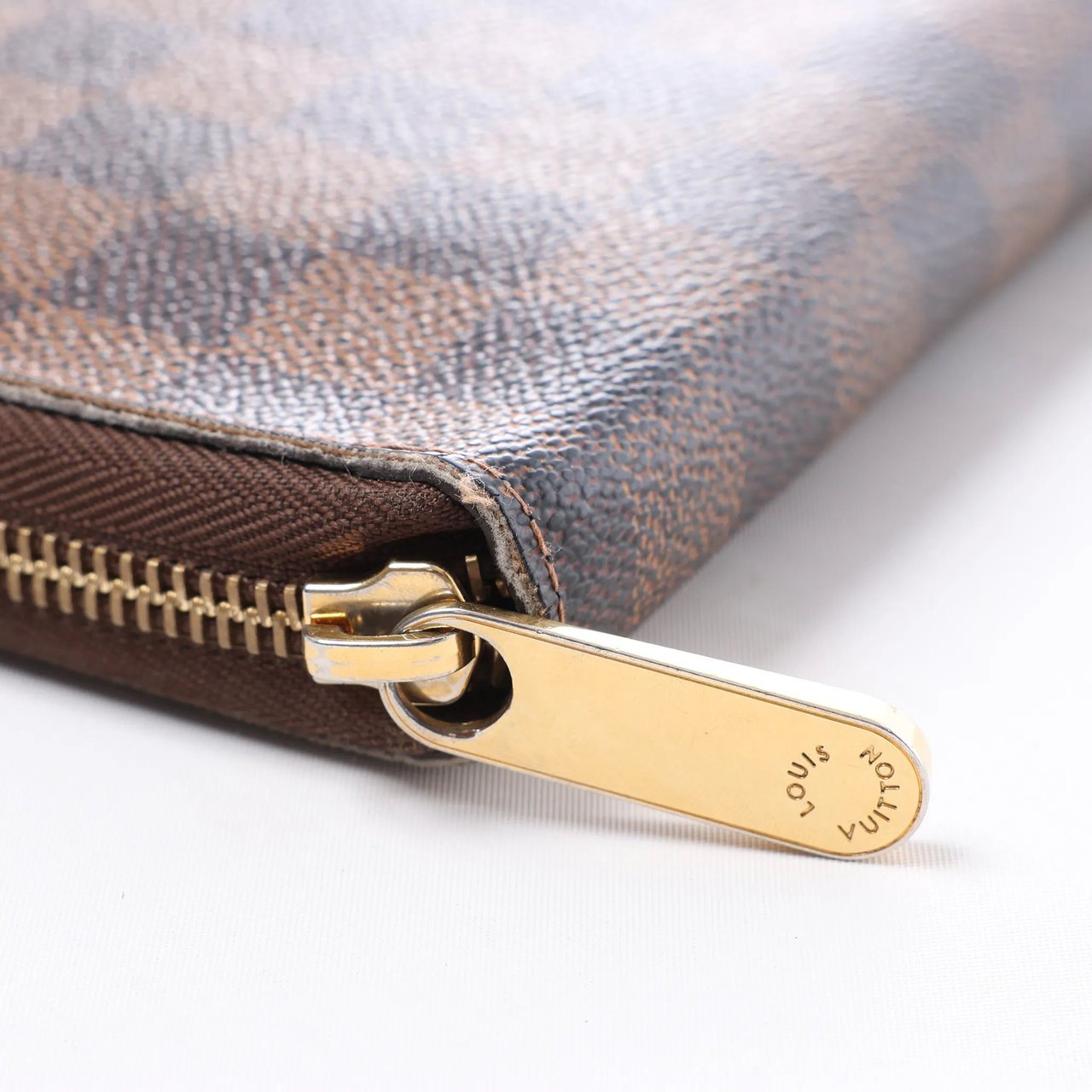 Louis Vuitton Zippy Damier Ebene Wallet in Brown N60003 Bruin