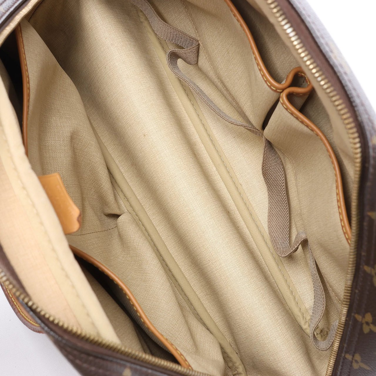 Louis Vuitton Deauville Monogram Canvas Handbag in Brown M47270 Bruin