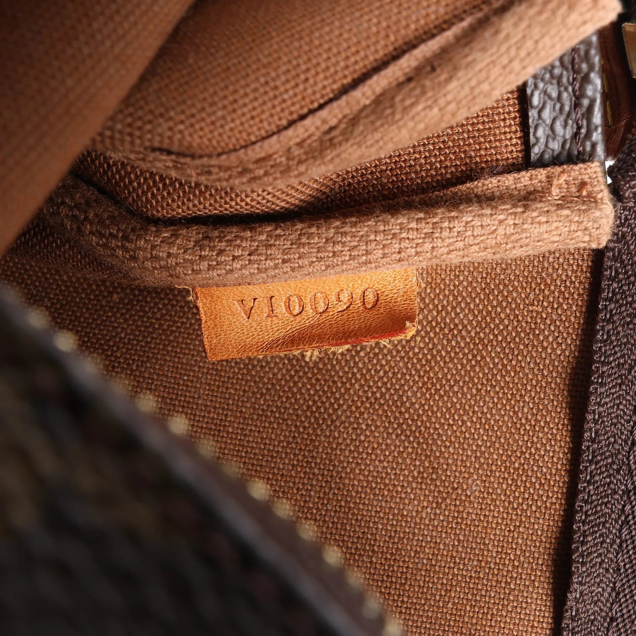 Louis Vuitton Pochette Accessoir Monogram Canvas Handbag in Brown M51980 Bruin