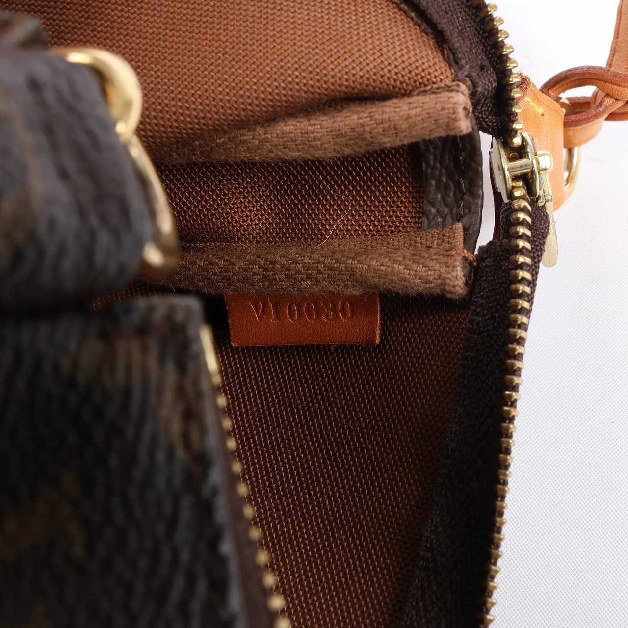 Louis Vuitton Pochette Accessoir Monogram Canvas Handbag in Brown M51980 Bruin
