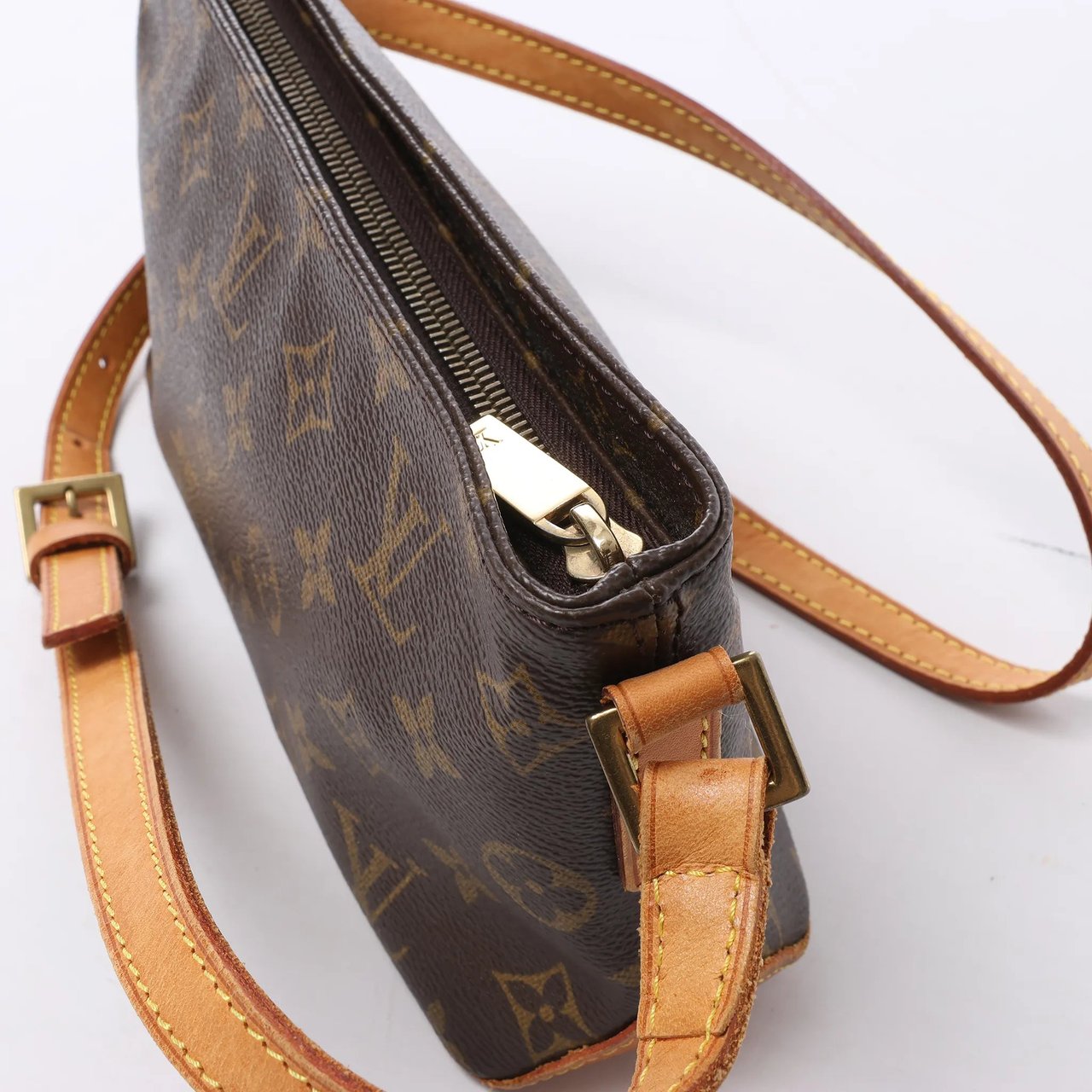 Louis Vuitton Trotteur Monogram Canvas Crossbody Bag in Brown M51240 Bruin