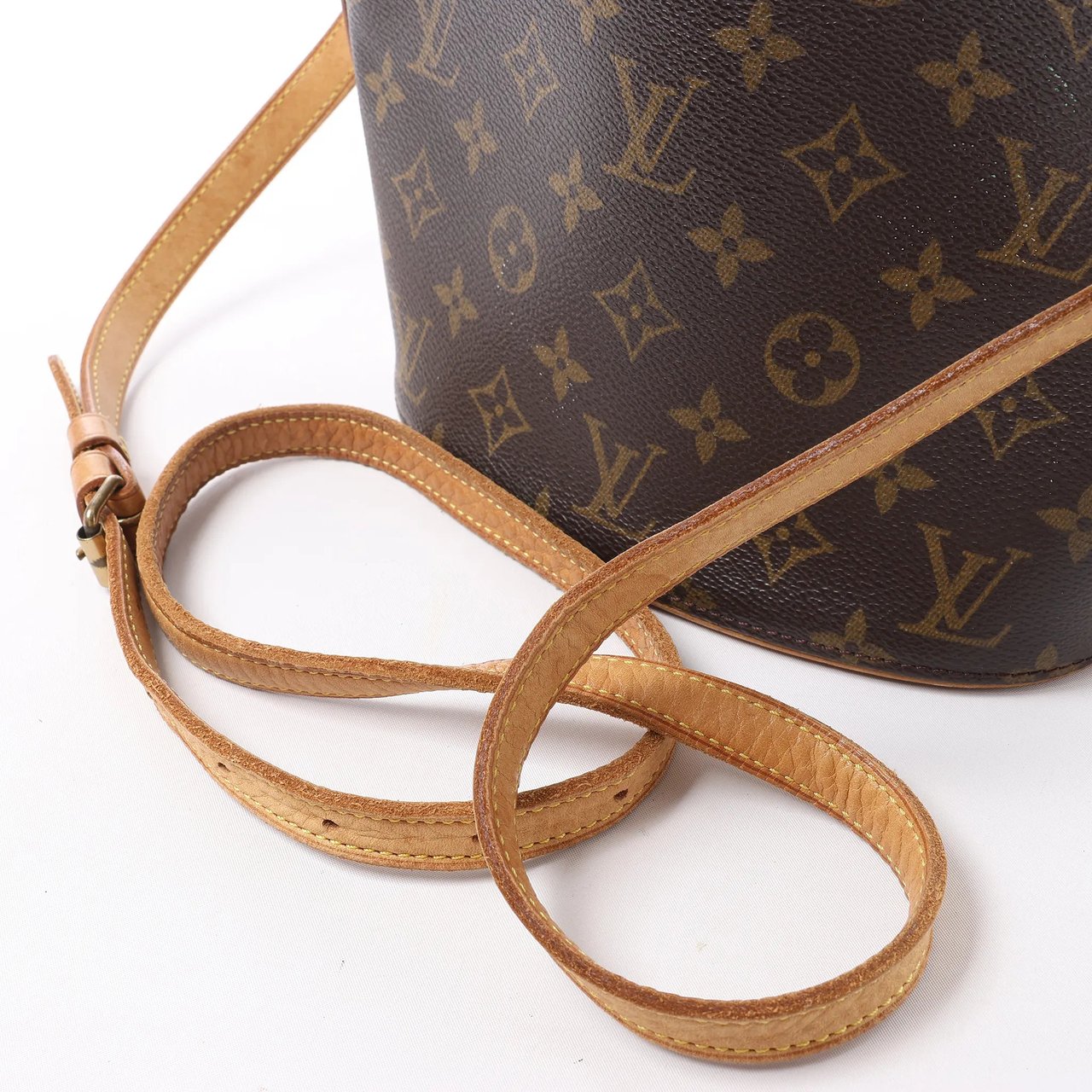 Louis Vuitton Drouot Monogram Canvas Crossbody Bag in Brown M51290 Bruin