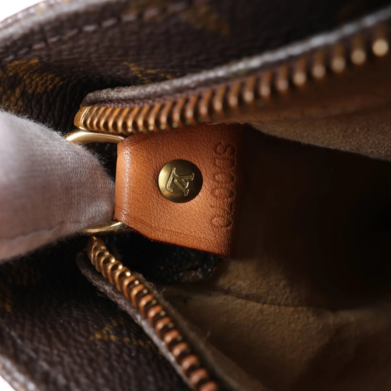 Louis Vuitton Looping GM Monogram Canvas Shoulder Bag in Brown M51145 Bruin