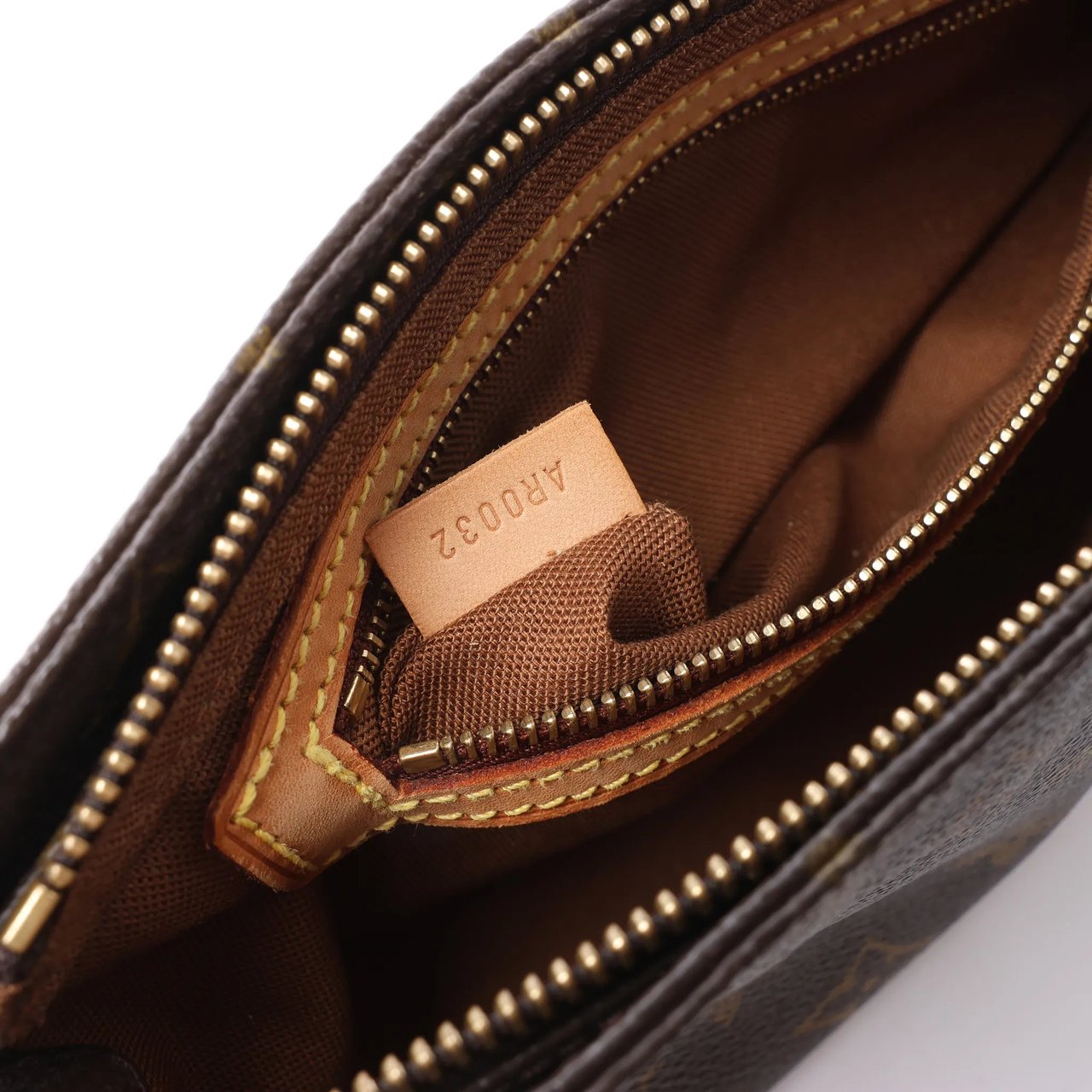 Louis Vuitton Trotteur Monogram Canvas Crossbody Bag in Brown M51240 Bruin