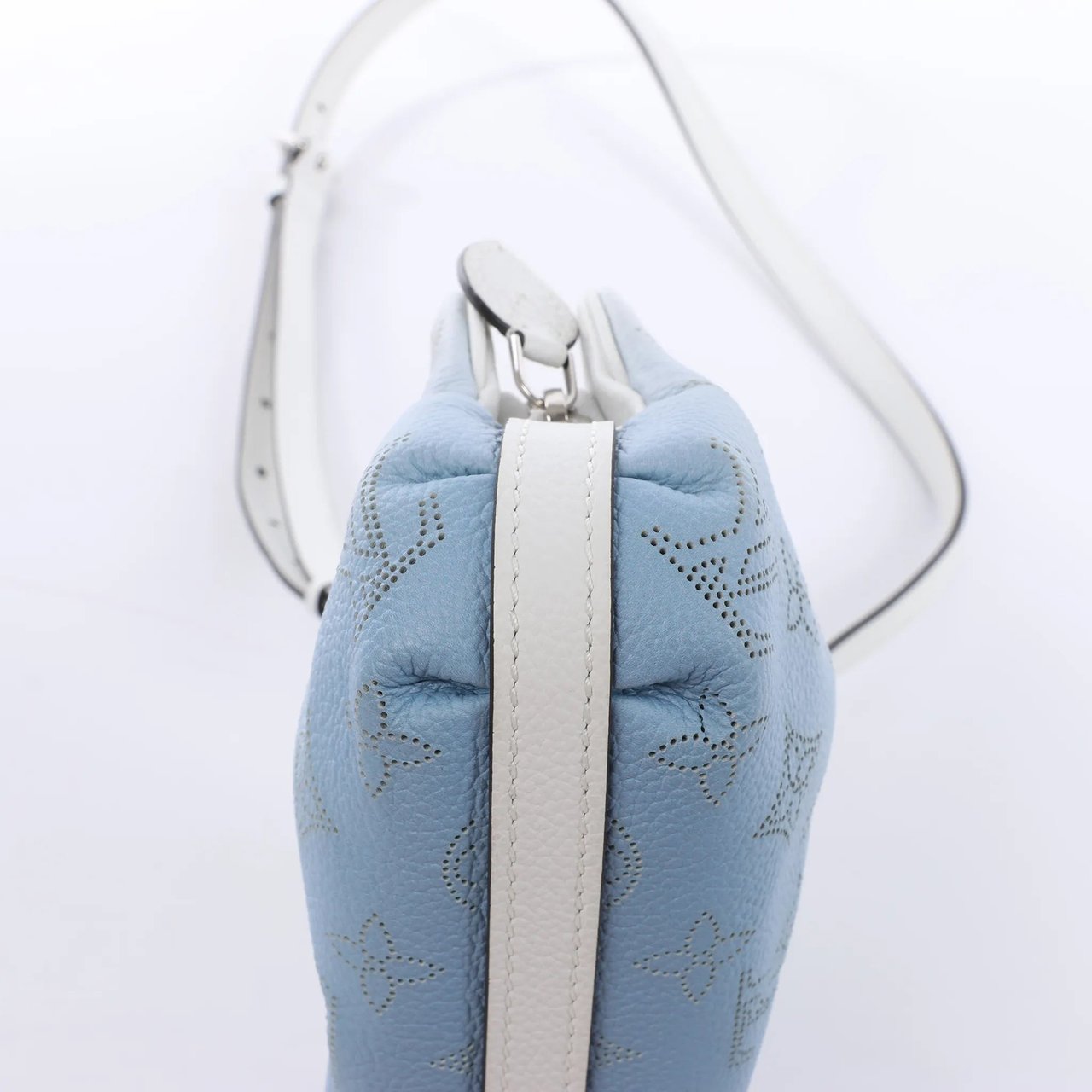 Louis Vuitton Scala Mini Mahina Leather Crossbody Bag in White x Blue M80497 Blauw