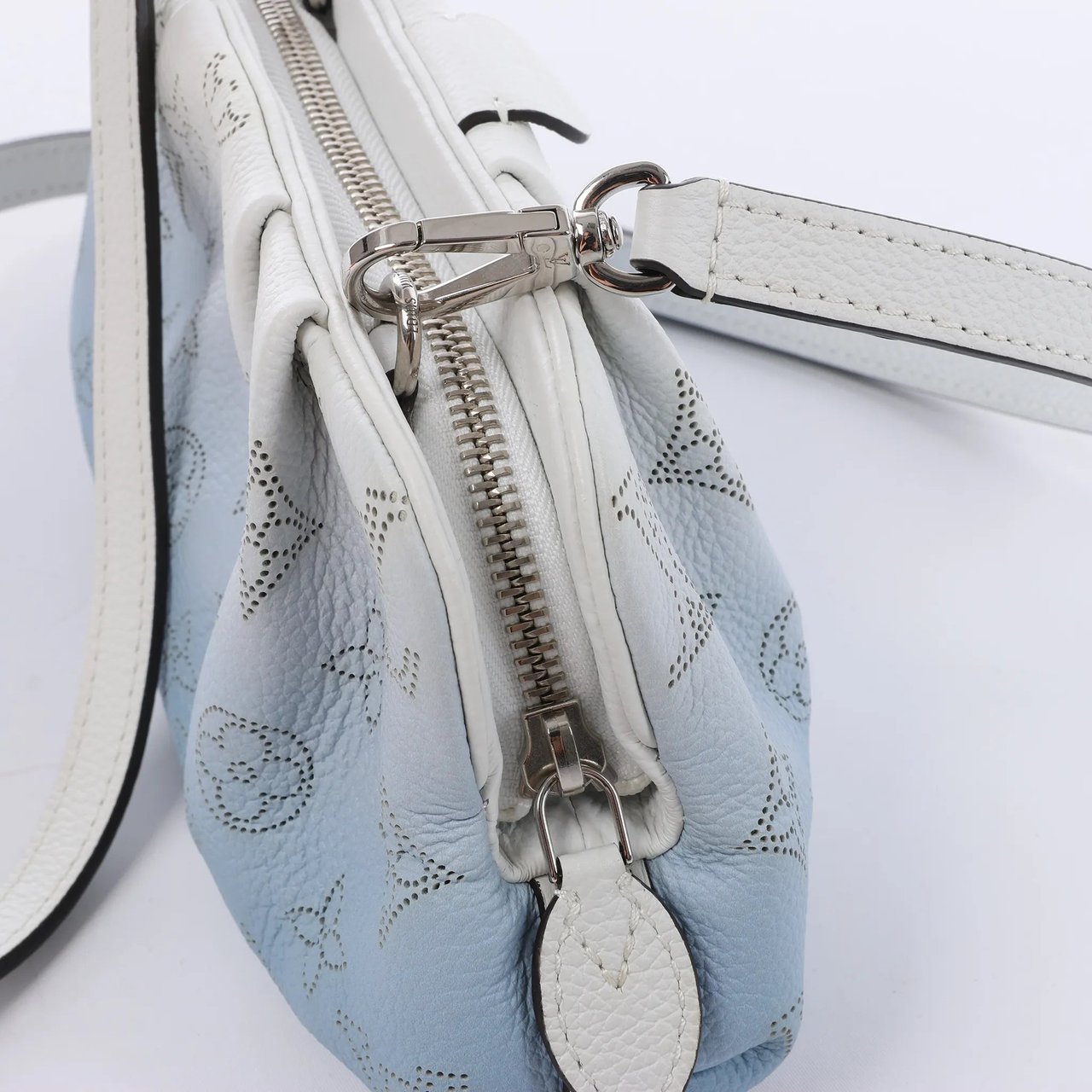 Louis Vuitton Scala Mini Mahina Leather Crossbody Bag in White x Blue M80497 Blauw