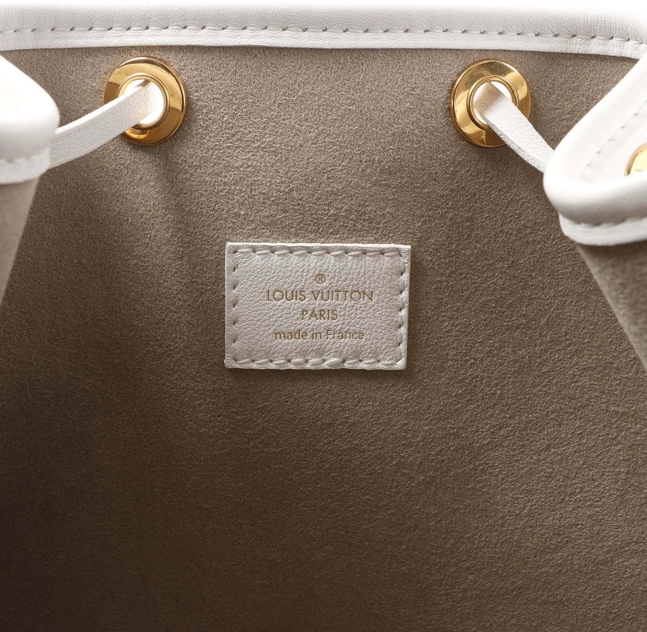 Louis Vuitton Petit Noe NM Monogram Cutout Shoulder Bag in White M20740 Wit