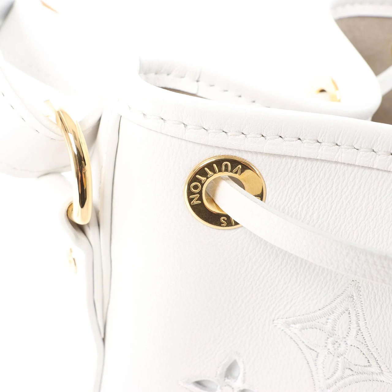 Louis Vuitton Petit Noe NM Monogram Cutout Shoulder Bag in White M20740 Wit