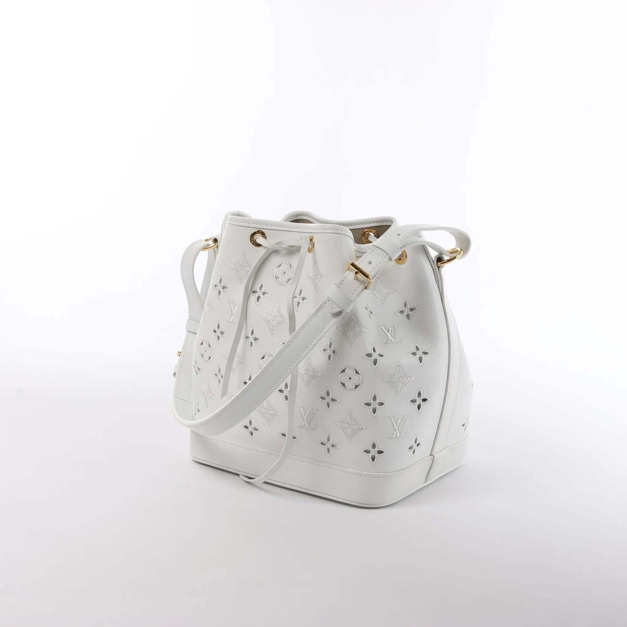 Louis Vuitton Petit Noe NM Monogram Cutout Shoulder Bag in White M20740 Wit