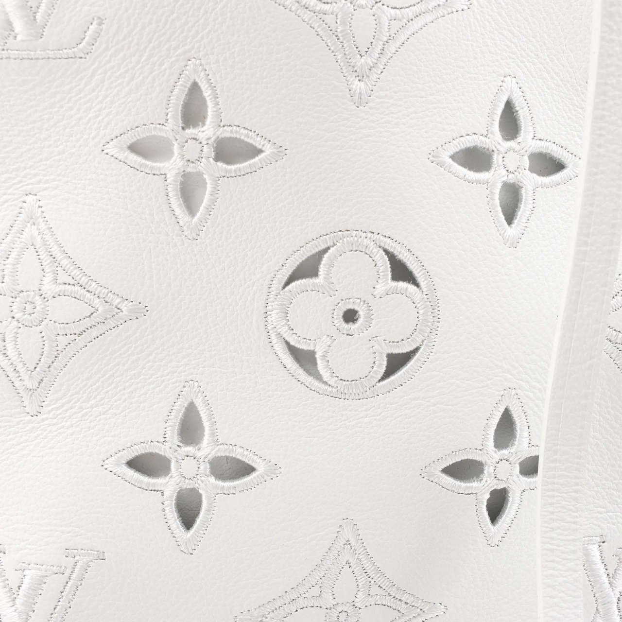 Louis Vuitton Petit Noe NM Monogram Cutout Shoulder Bag in White M20740 Wit
