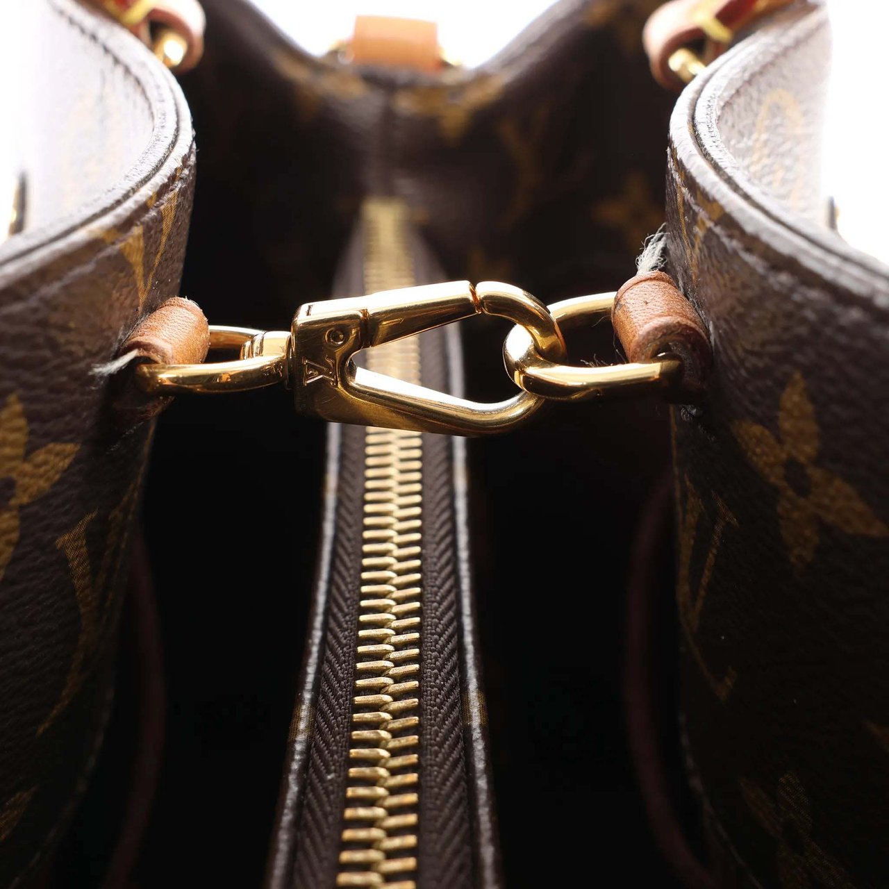 Louis Vuitton Montaigne MM Monogram Canvas 2Way Handbag in Brown M41056 Bruin