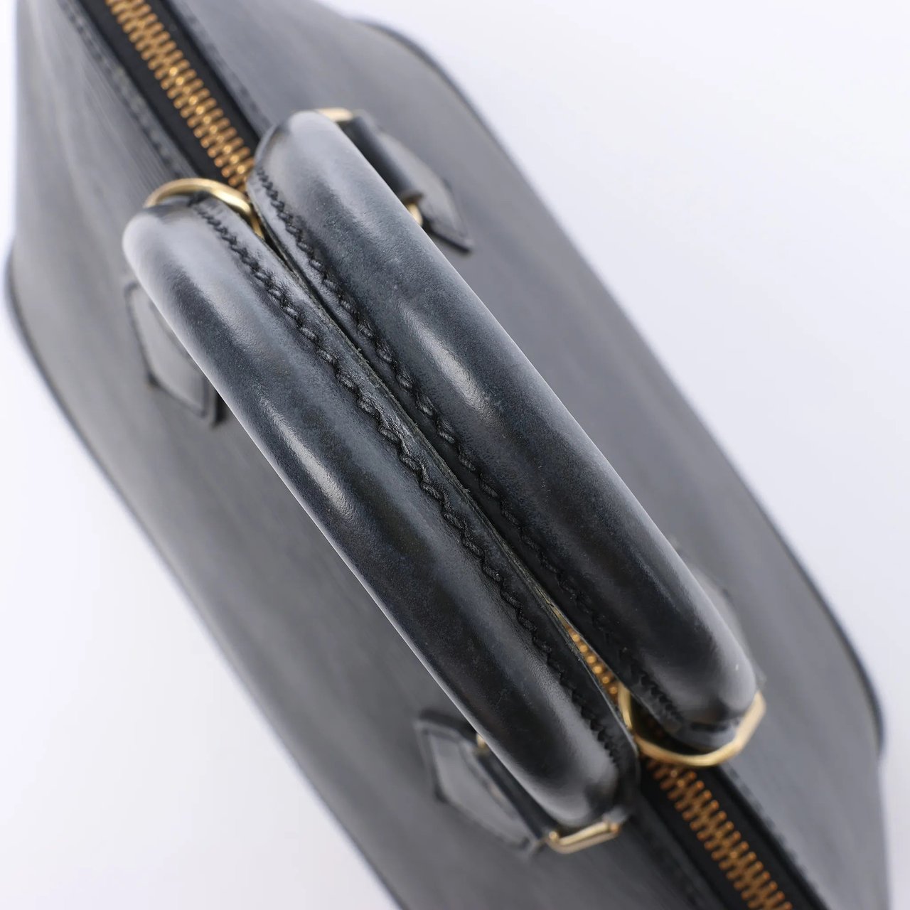 Louis Vuitton Alma PM Epi Leather Handbag in Black M52142 Zwart