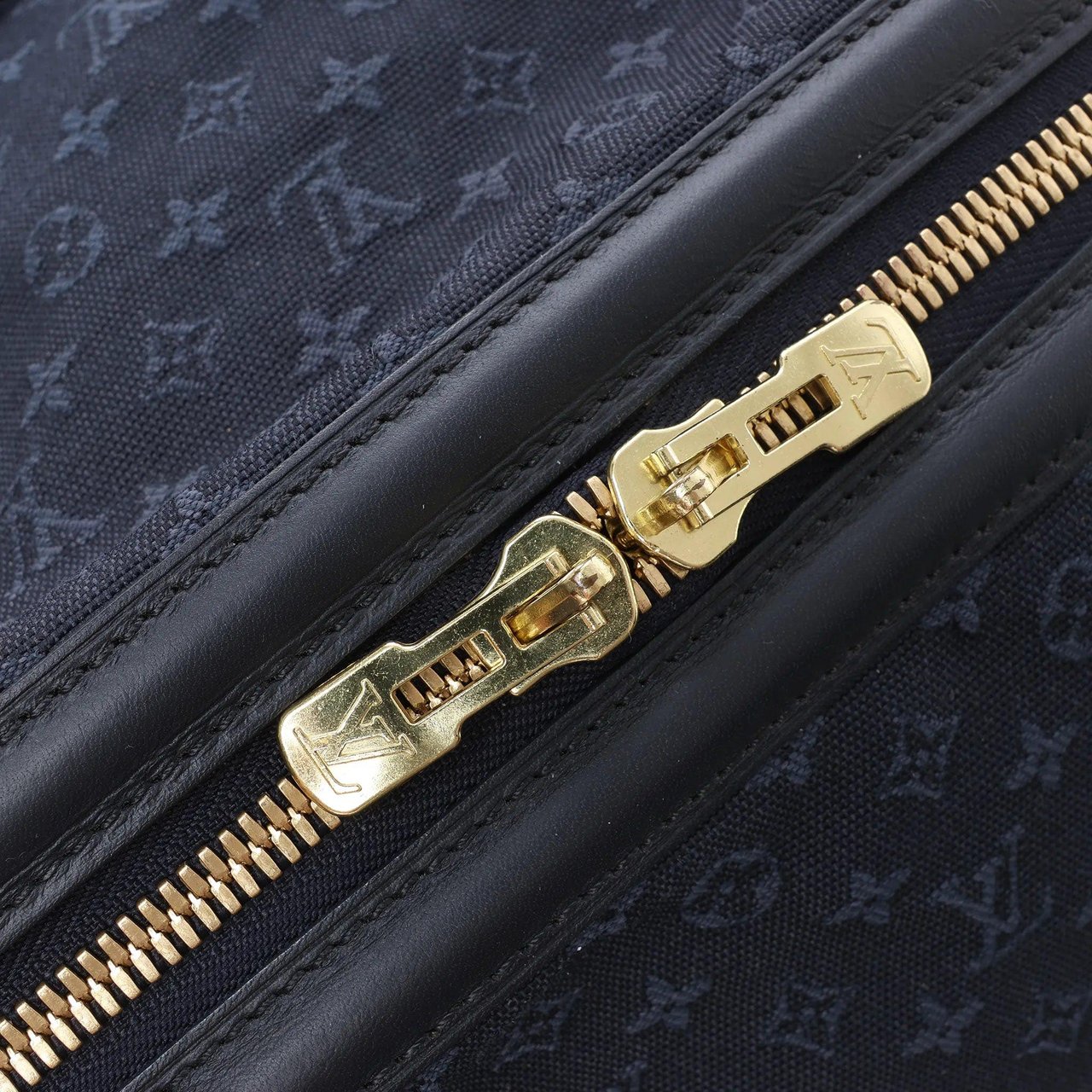 Louis Vuitton Claudine Mini Lin Monogram Shoulder Bag in Navy Blue M42321 Blauw