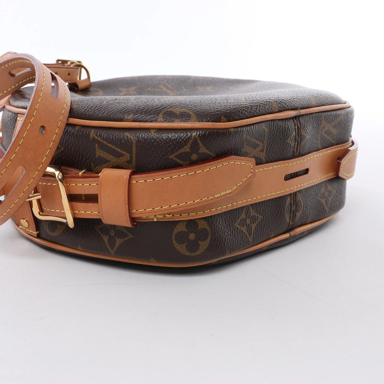 Louis Vuitton Boite Chapeau Souple MM Monogram Leather Crossbody Bag in Brown M52294 Bruin