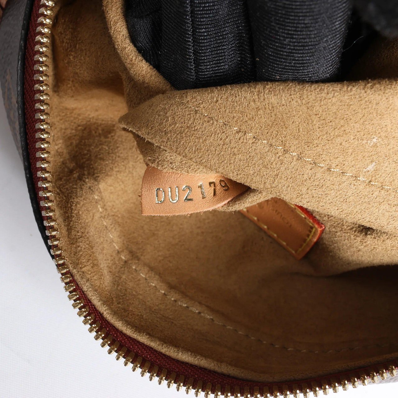 Louis Vuitton Boite Chapeau Souple MM Monogram Leather Crossbody Bag in Brown M52294 Bruin
