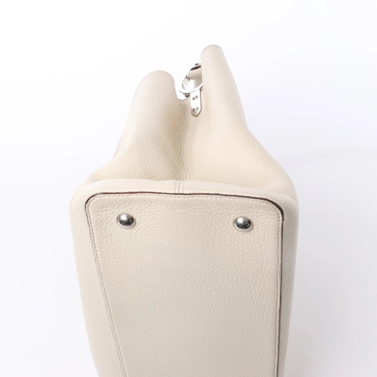 Louis Vuitton Capucines GM Taurillon Leather Handbag in Beige Beige