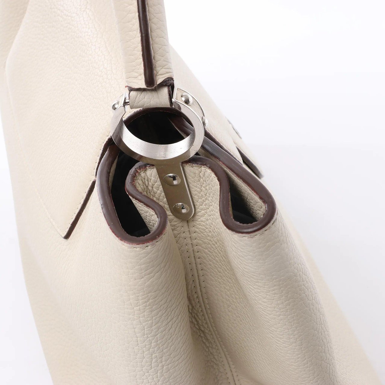 Louis Vuitton Capucines GM Taurillon Leather Handbag in Beige Beige