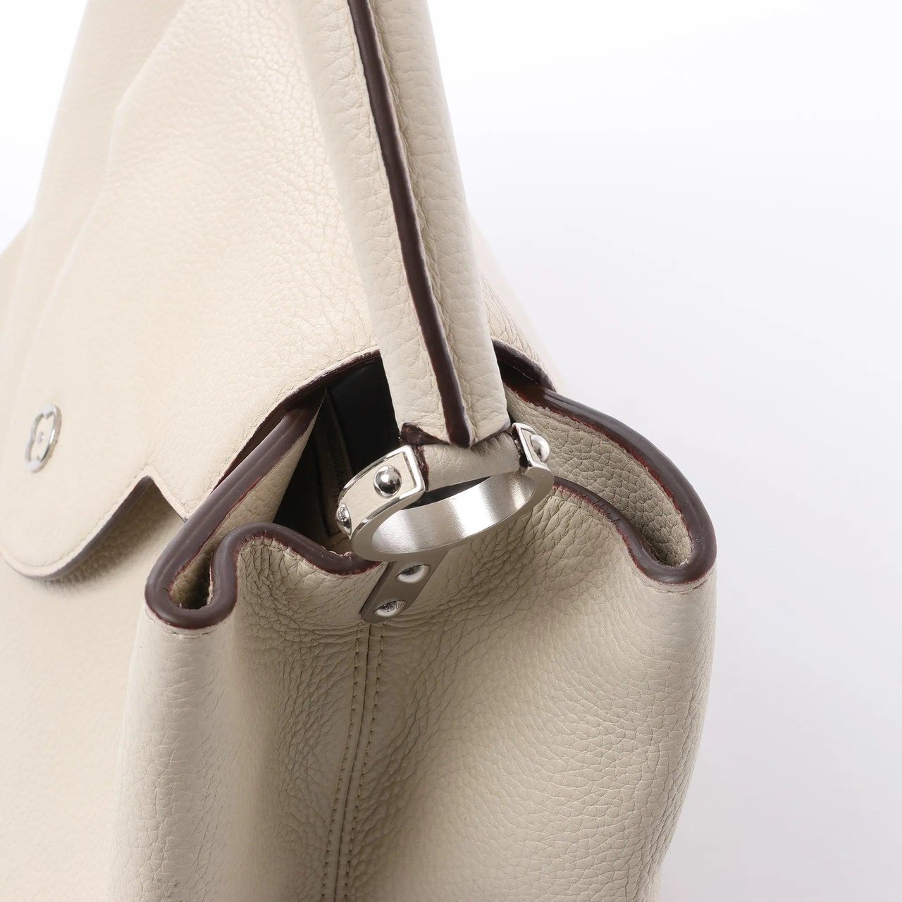 Louis Vuitton Capucines GM Taurillon Leather Handbag in Beige Beige