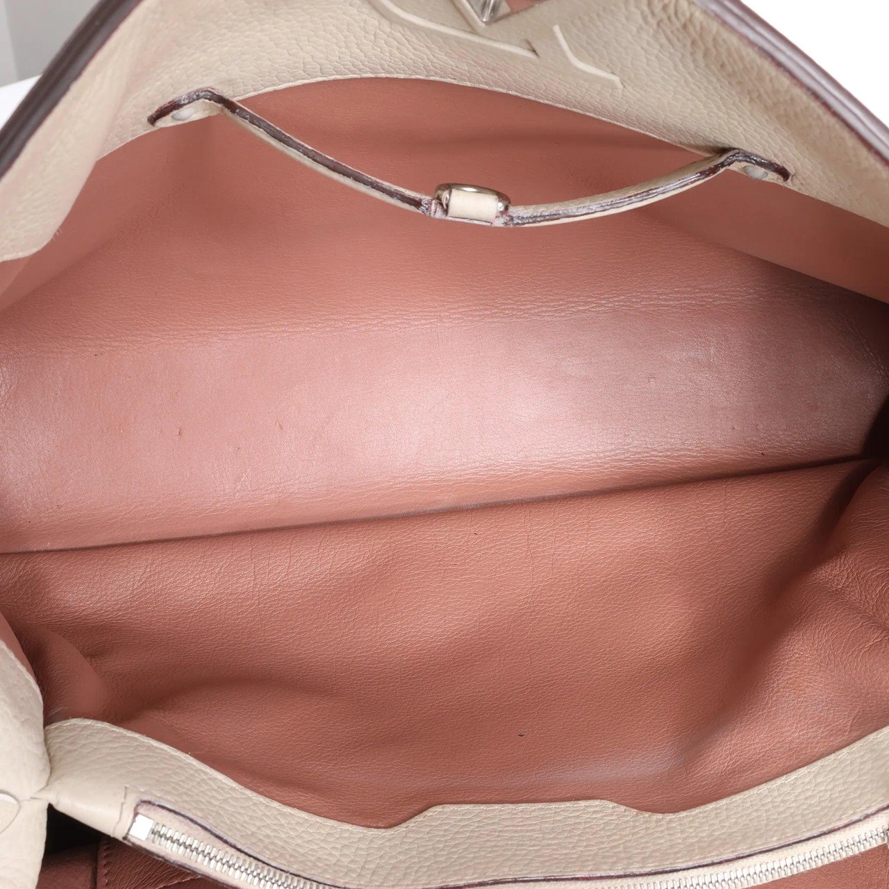 Louis Vuitton Capucines GM Taurillon Leather Handbag in Beige Beige
