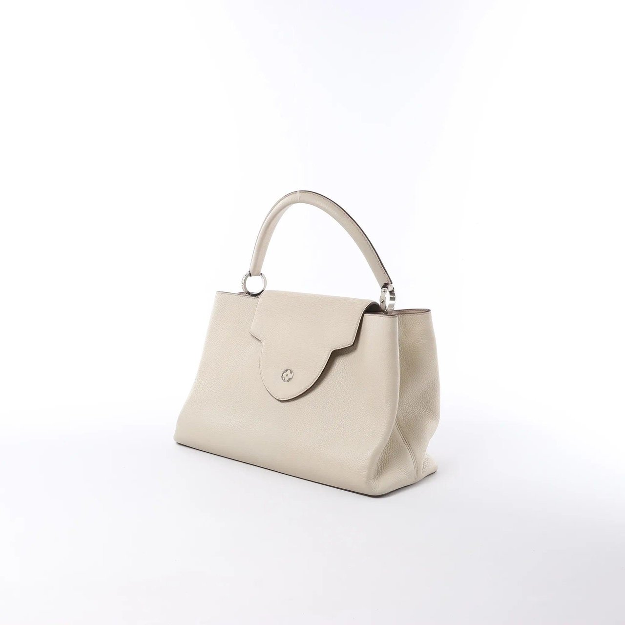 Louis Vuitton Capucines GM Taurillon Leather Handbag in Beige Beige