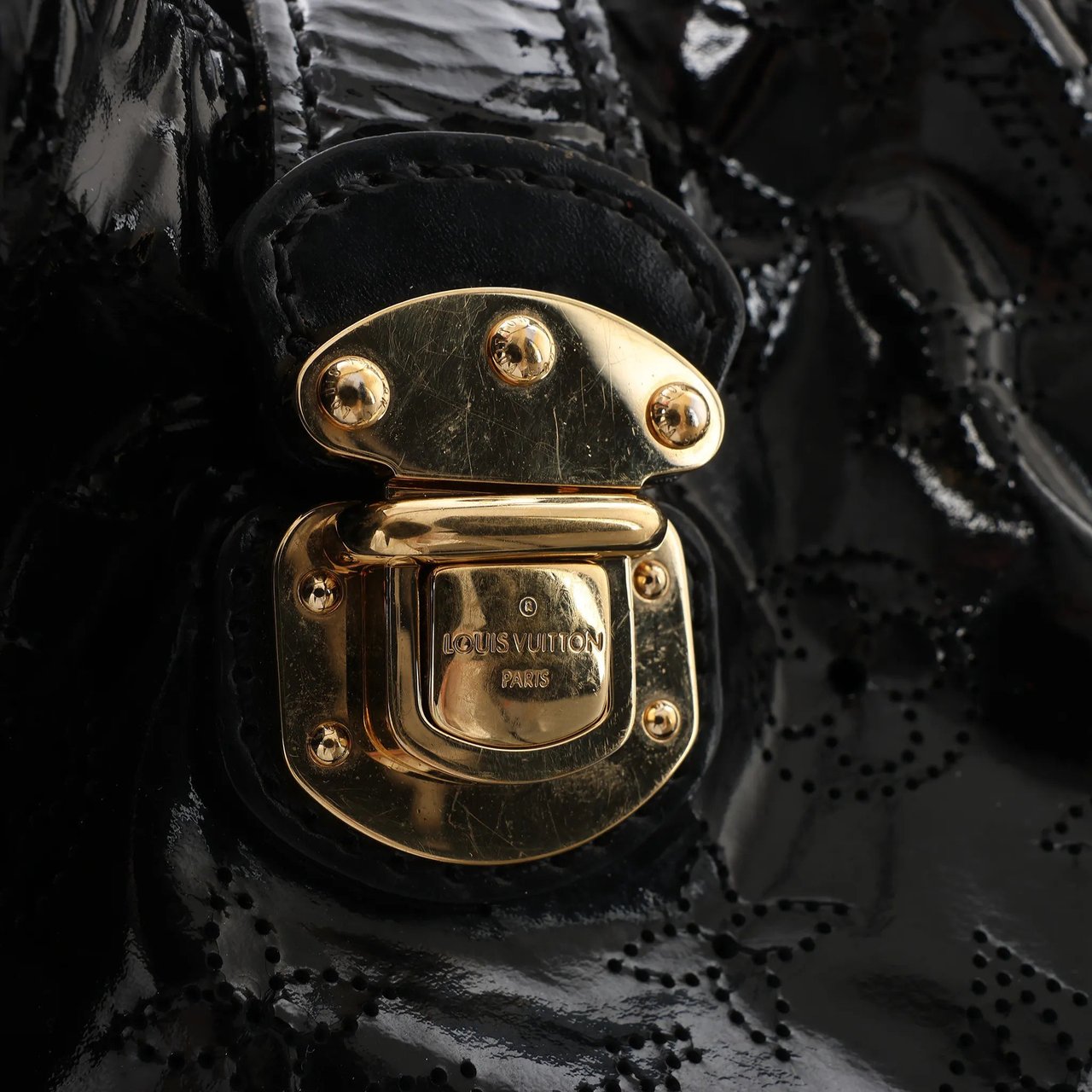 Louis Vuitton Surya XL Monogram Mahina Patent Leather Shoulder Bag in Black M95796 Zwart