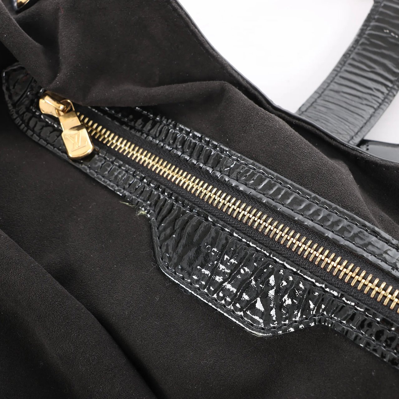 Louis Vuitton Surya XL Monogram Mahina Patent Leather Shoulder Bag in Black M95796 Zwart