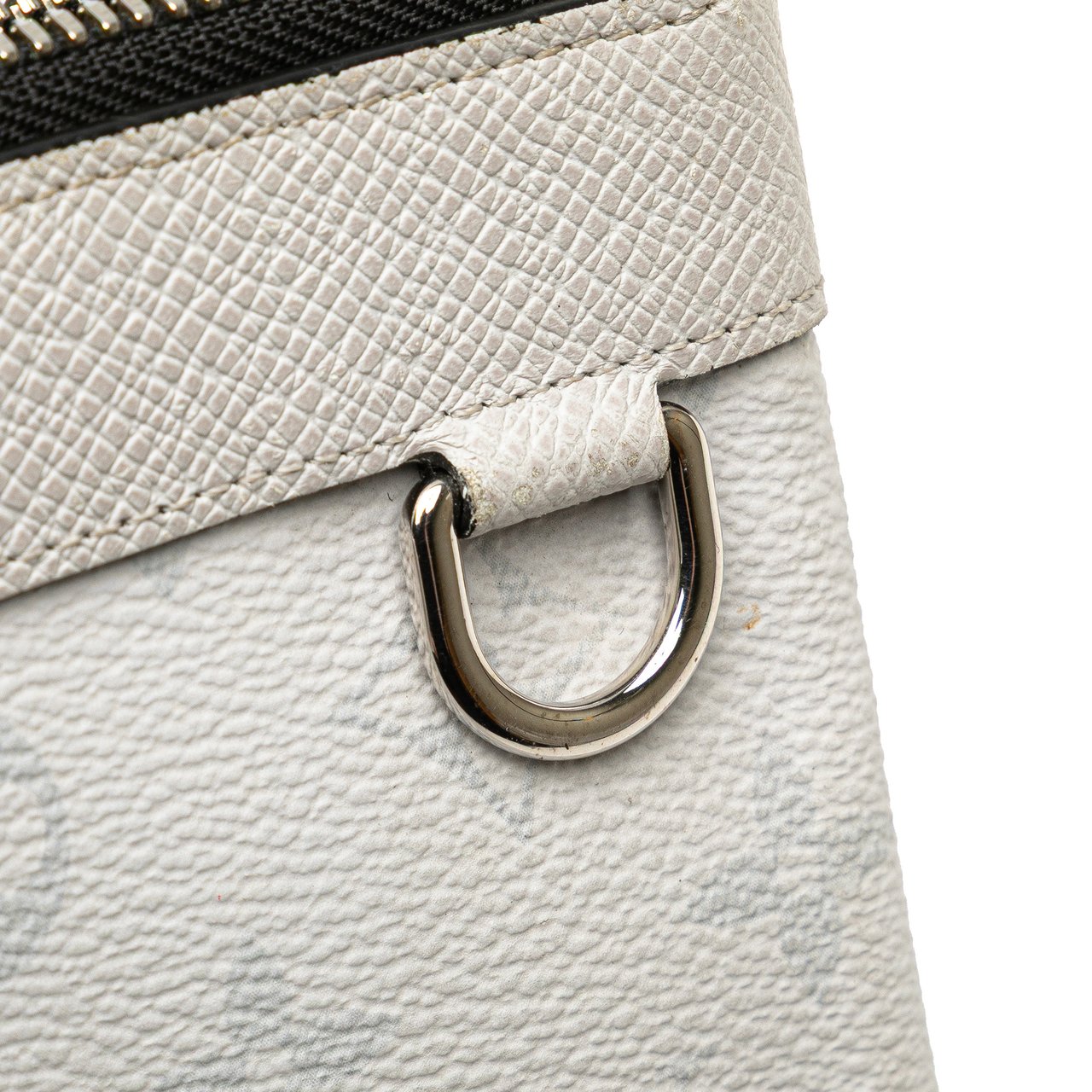 Louis Vuitton Monogram Taigarama Pochette Discovery PM Wit